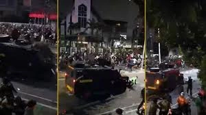 Ojol Ditabrak Brimob